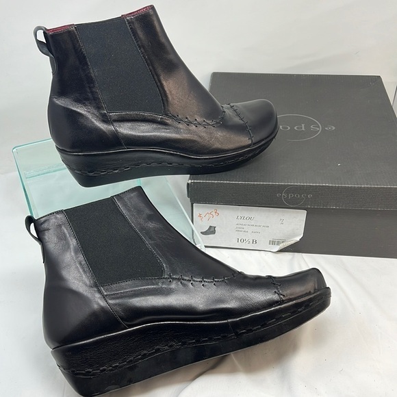 ESpace Sz 10.5B Lylou New In Box Black Napa Leather Low 2” Ankle Wedge Booties - Picture 2 of 8